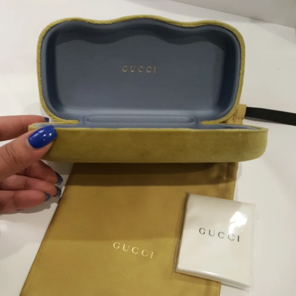 Gucci velvet sun/eyeglass case set 💛💛